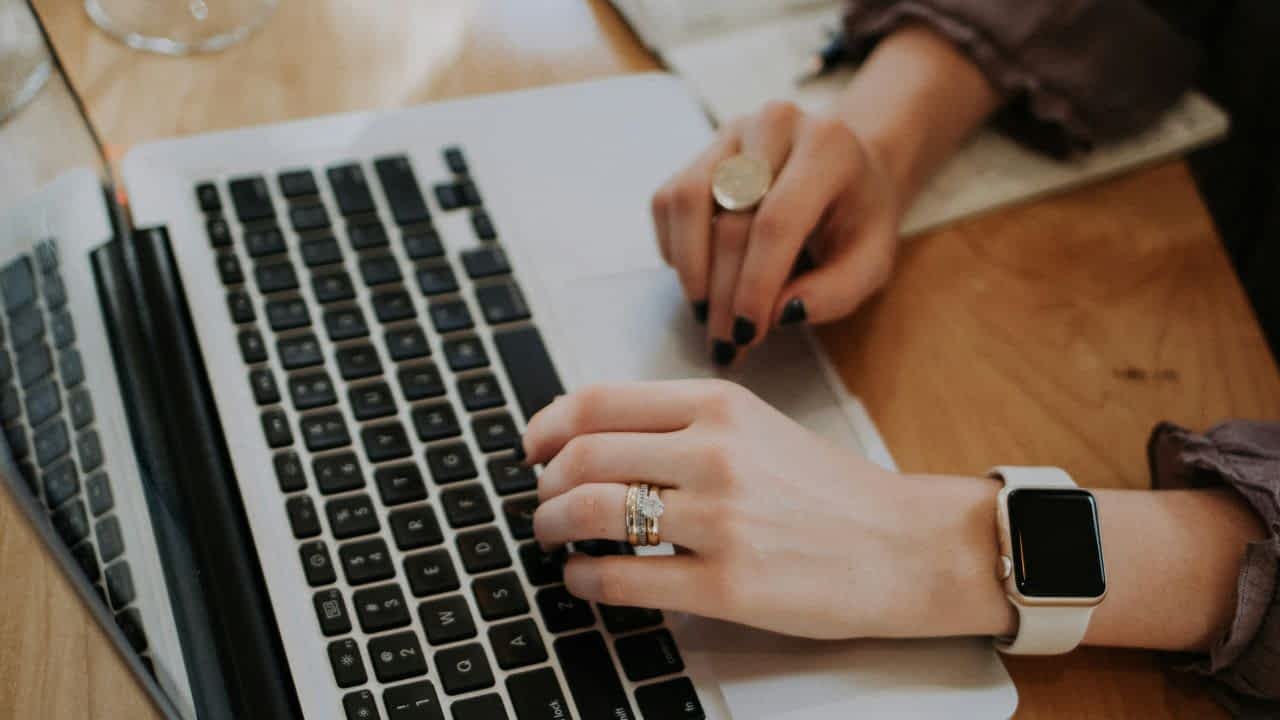 Como começar a advogar online e encontrar clientes pela internet?